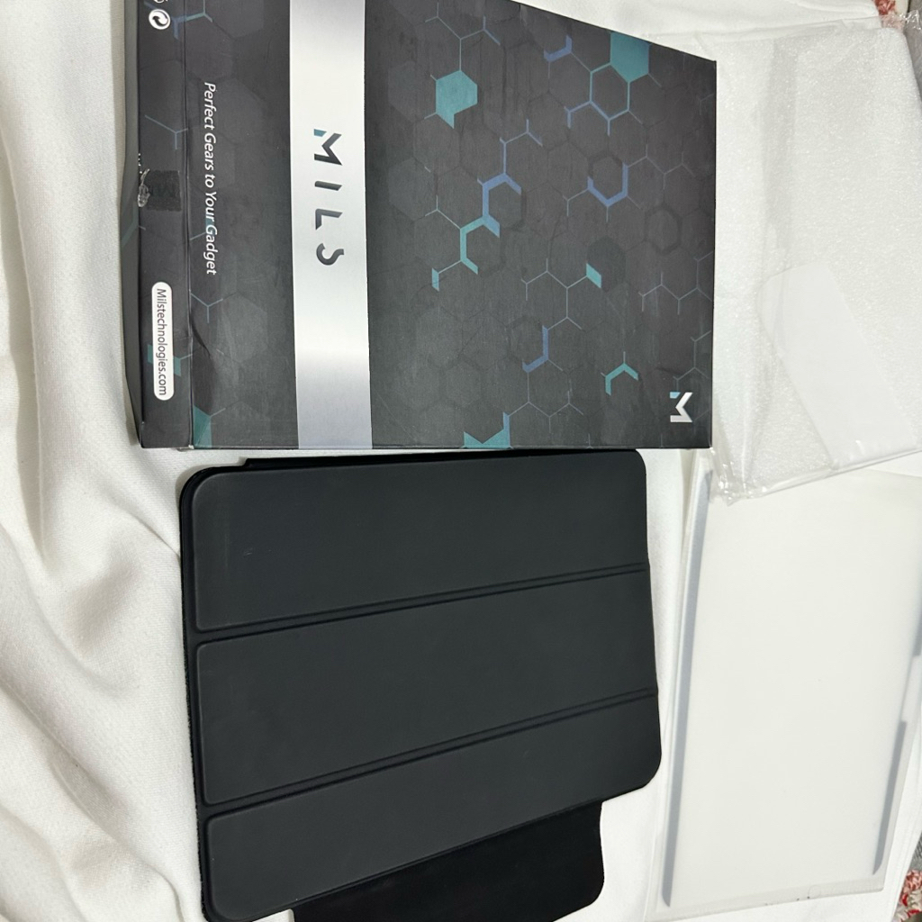 MILS Trifold Flip Ipad Pro M4/M5 11 inch Second Preloved