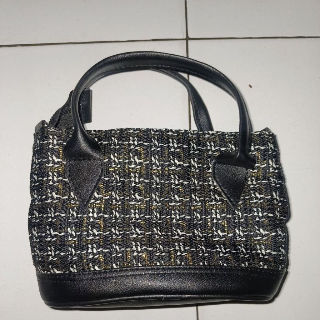 Tas Wanita Kecil Hitam Kain
