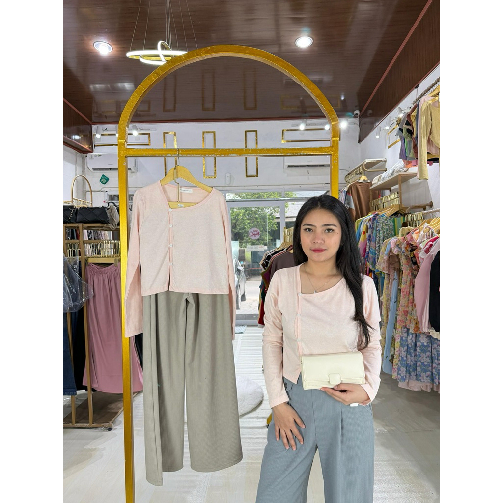 Kaos Wanita Lengan Panjang Kancing