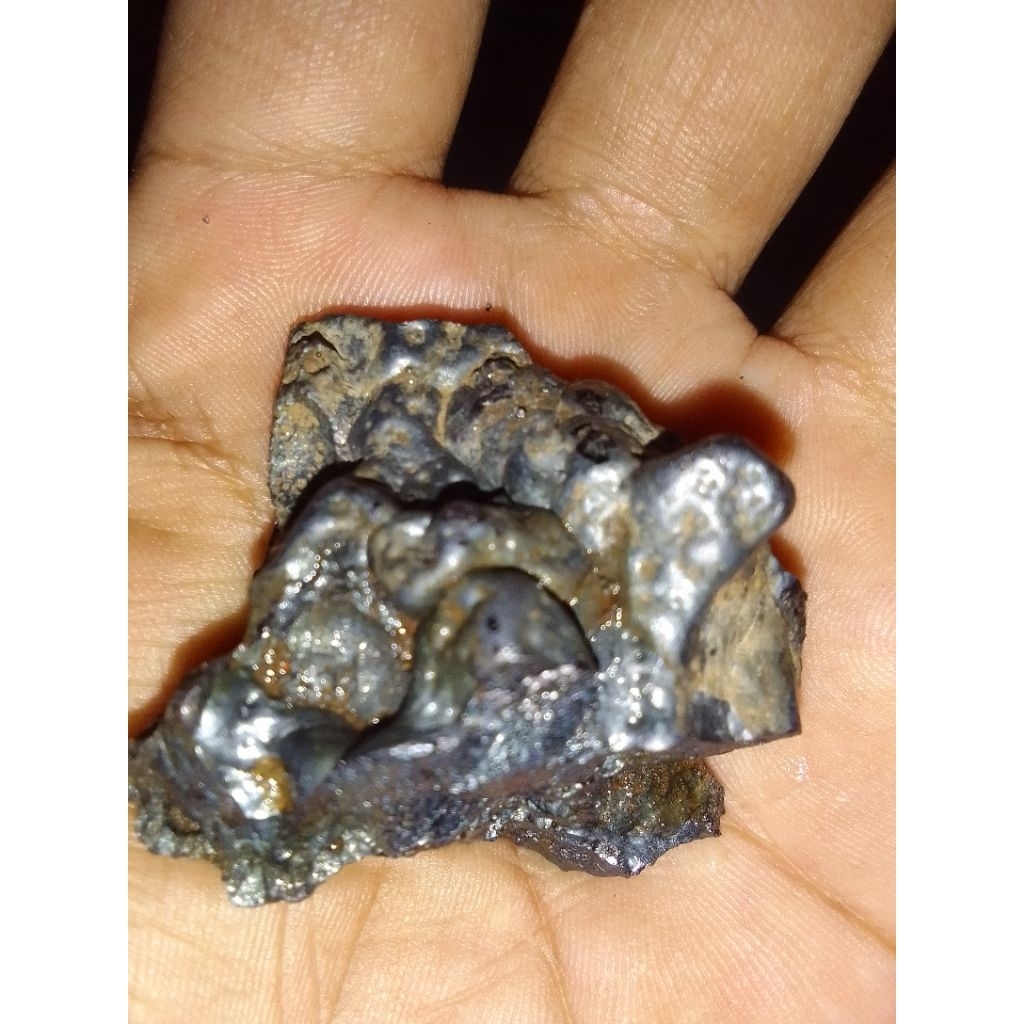 batu meteorit nempel magnet