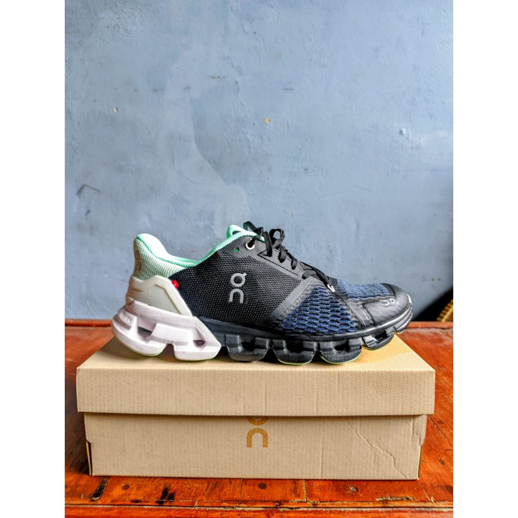 OC On Cloud Sneakers