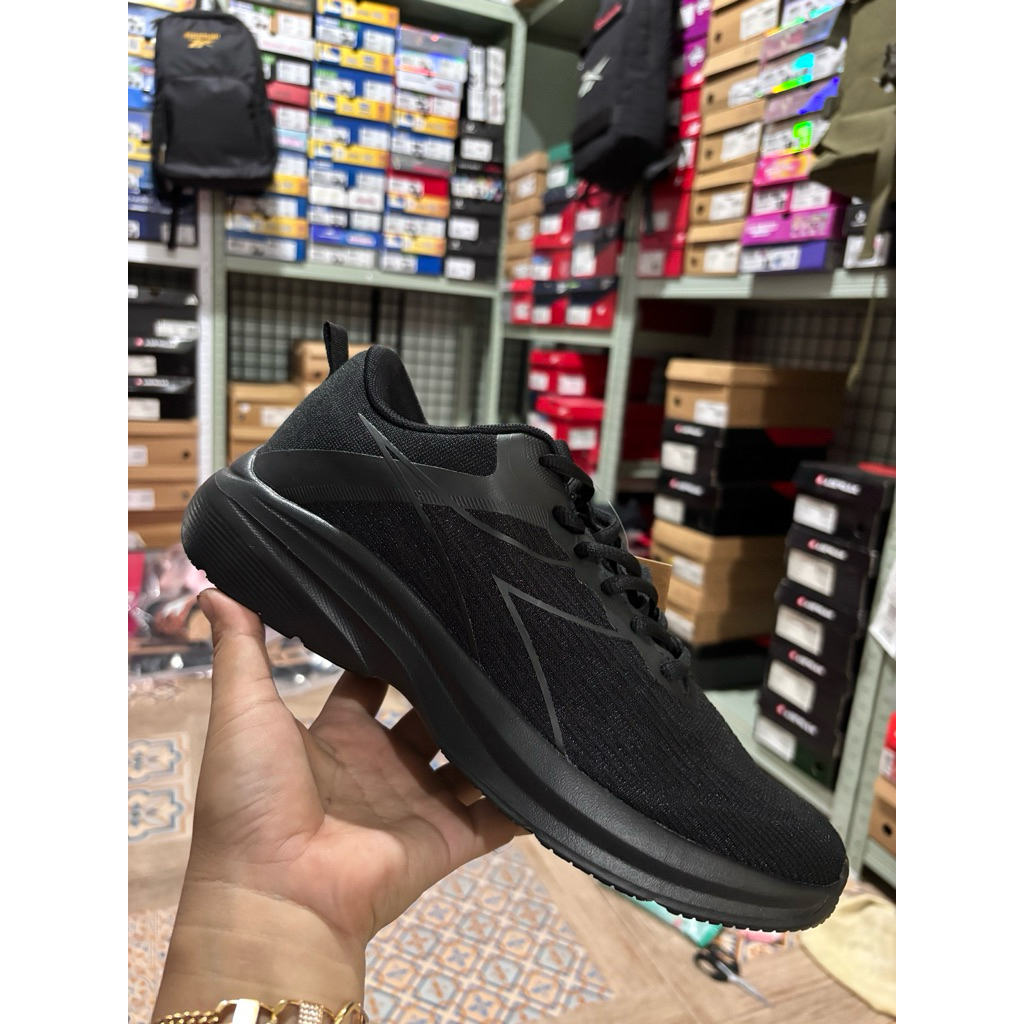 sepatu DIADORA NEGASI FULL BLACK