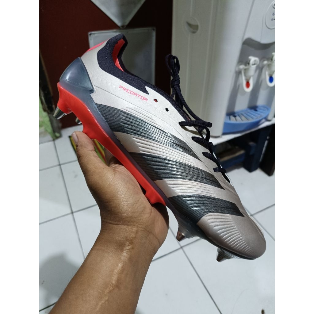 Sepatu Bola Adidas Predator SG Size 45 Kondisi Second Like New