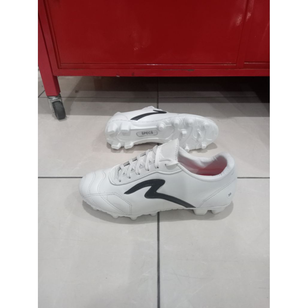 sepatu bola kulit asli