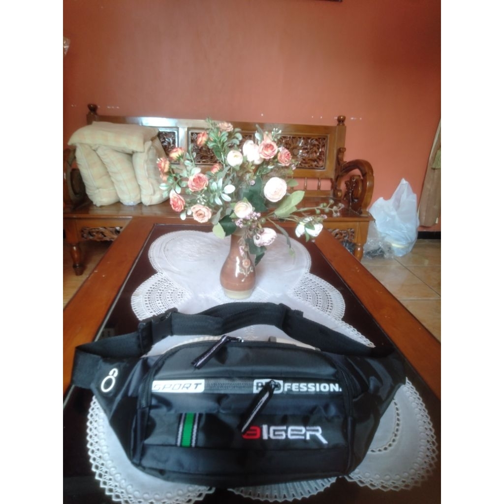 tas aiger wesbek warna hitam