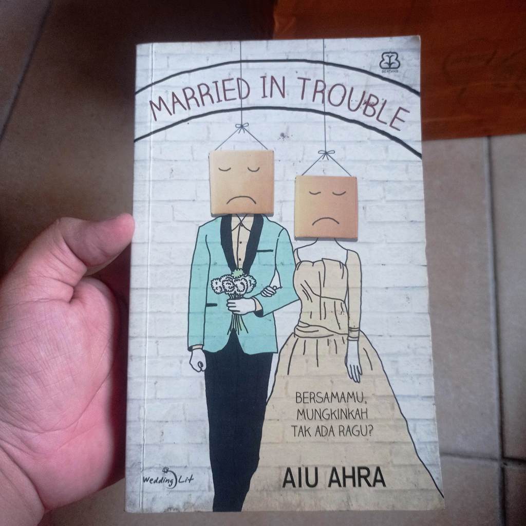 [Preloved] Married In Trouble  Aiu Ahra