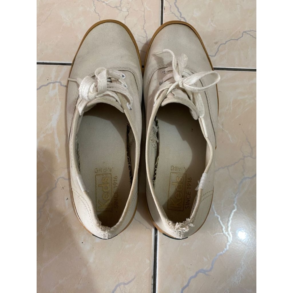 Sepatu keds putih original