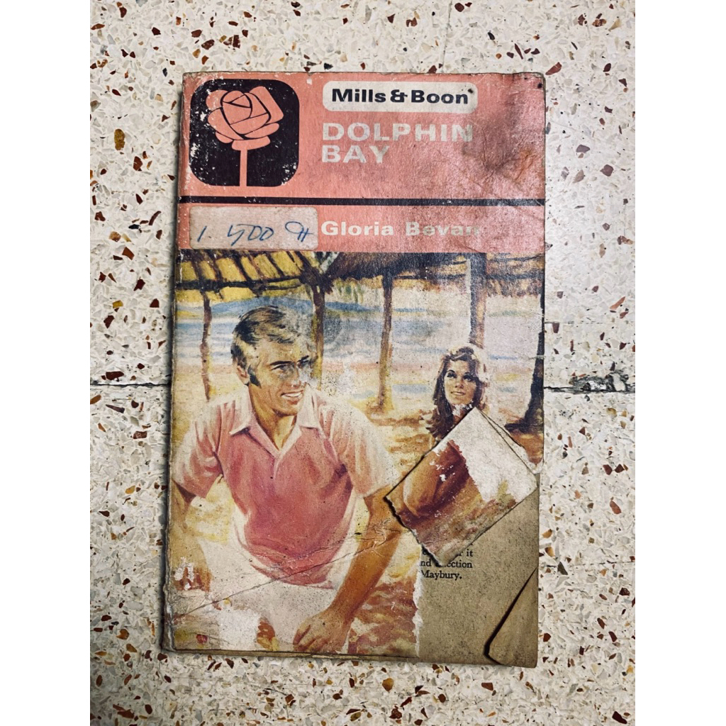 NOVEL LAWAS GLORIA BEVAN DOLPHIN BAY