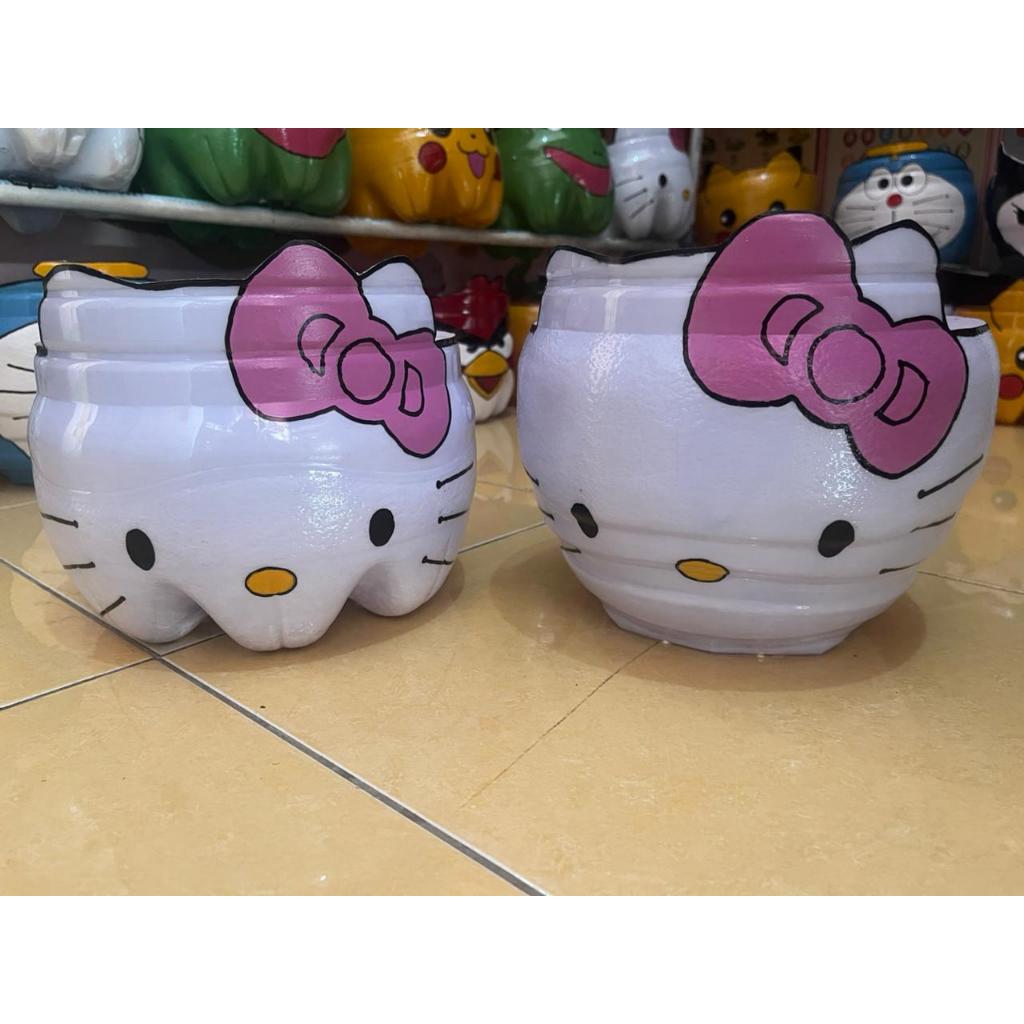 Pot Tanaman Lucu dan Imut dari galon bekas le mineral Karakter Hello Kitty