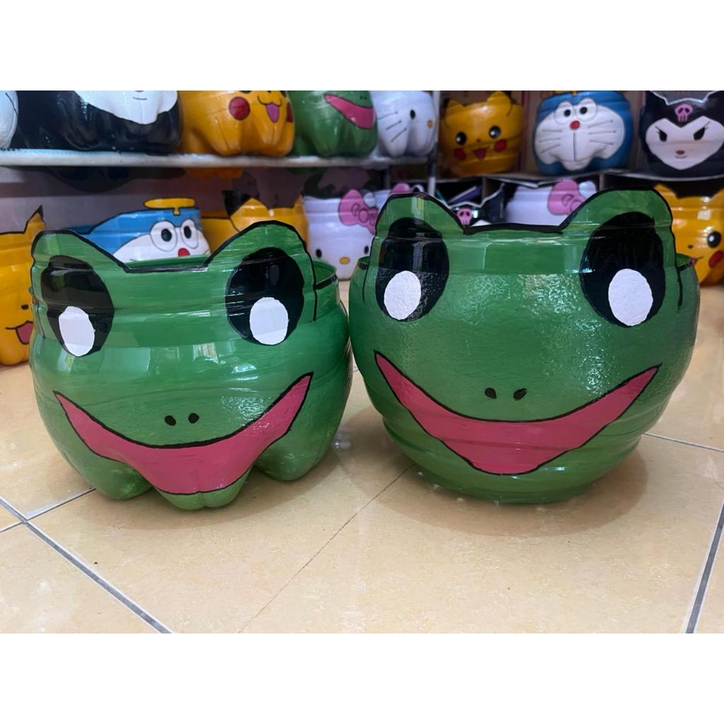 Pot Tanaman Lucu dan Imut dari galon bekas le mineral Karakter Kodok