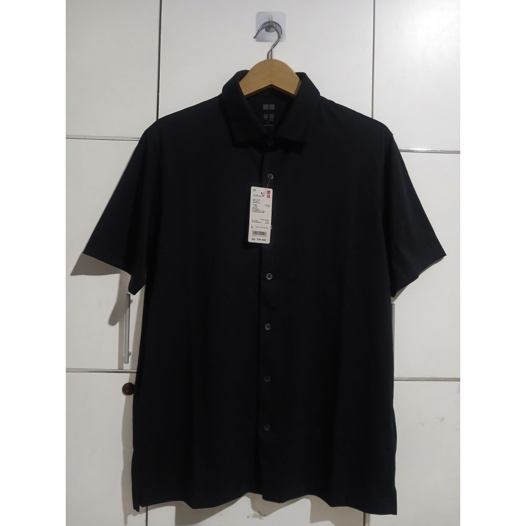KEMEJA UNIQLO AIRISM SIZE L NEW BNWT SIZE L ORIGINAL