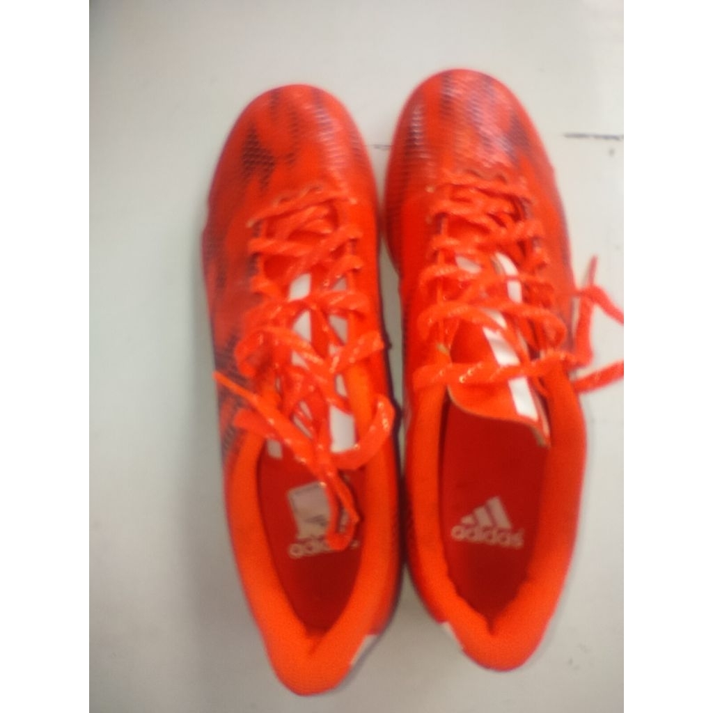 sepatu futsal Adidas ori Made in cambodja bekas 98% mulus