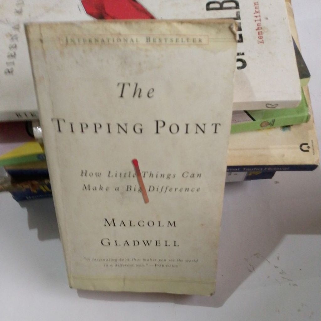BUKU THE TIPPING POINT