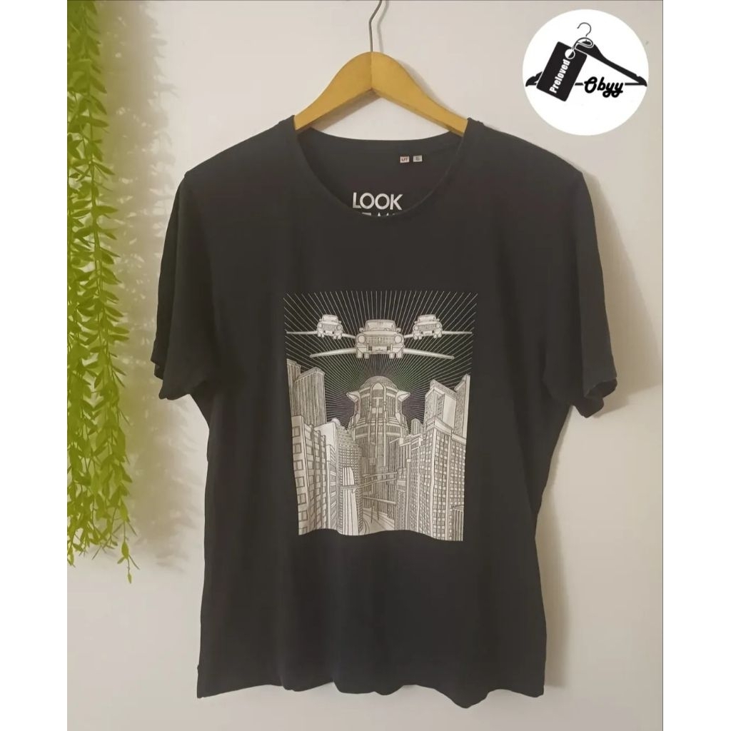 Kaos Uniqlo Pria ( preloved)