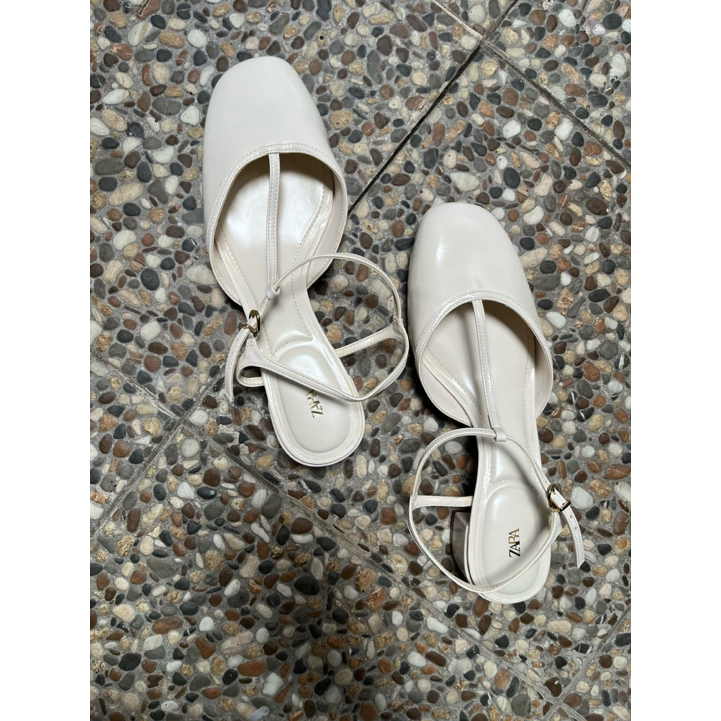 Preloved Sepatu Pantofel Zara Wanita Putih (zara shoes)