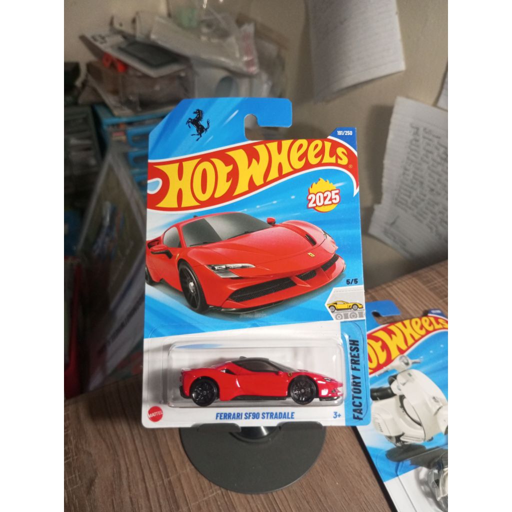 Hot Wheels Ferrari SF90 Red