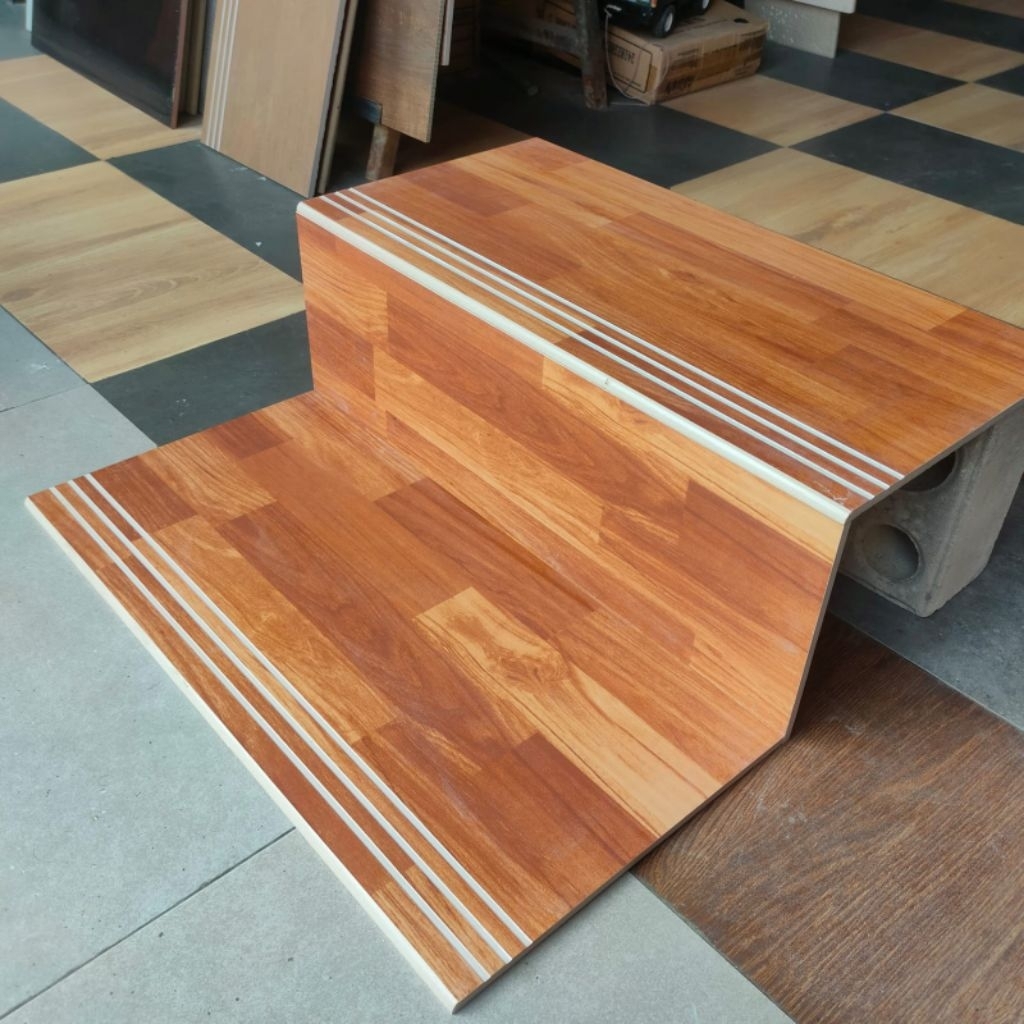 GRANIT TANGGA MOTIF KAYU UK 30X60/20X60 FARQUIT WOOD