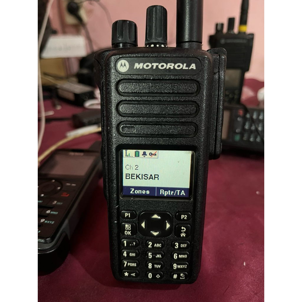 Motorola XIR P8668i Frekwensi UHF
