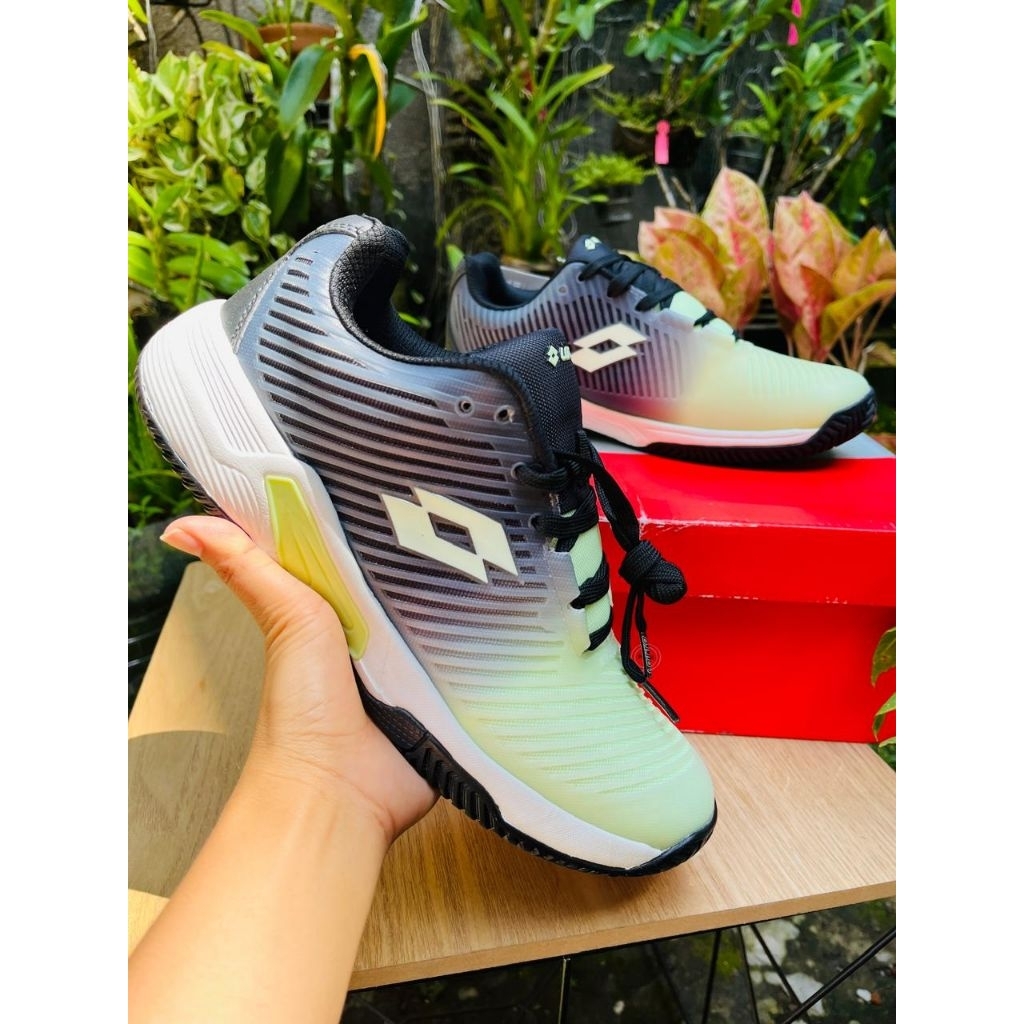 Sepatu Badminton Lotto ESNIA Black Size 41,42 Kode Art LOTTE250101B Original Sale SportStation