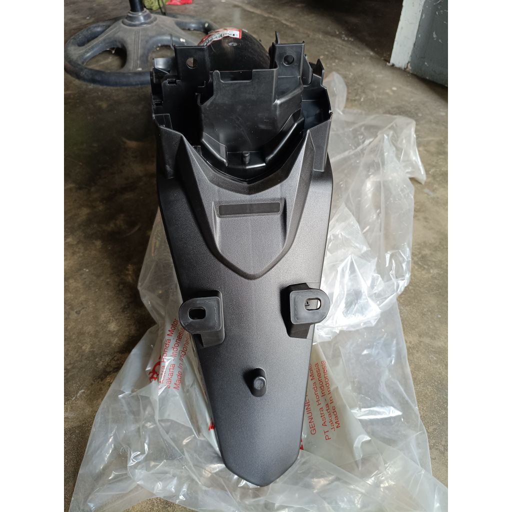 rear fender KWW / spakbor belakang honda revo absolute 110 2010-2012. original AHM