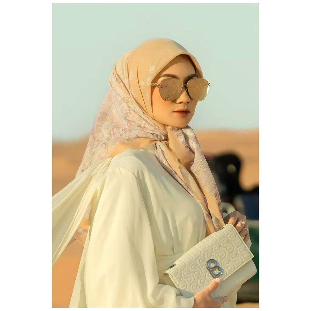 Buttonscarves Grand Prix