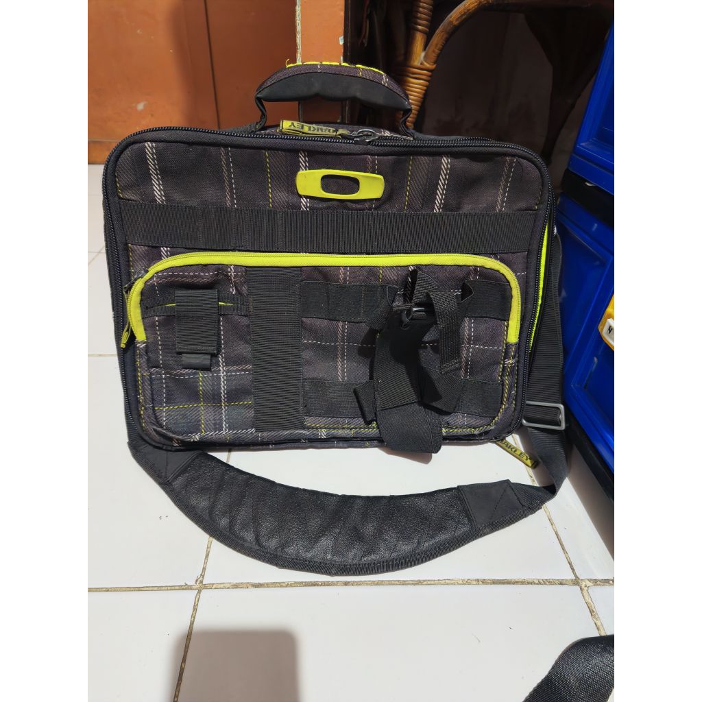 tas selempang laptop merk okley original vintage
