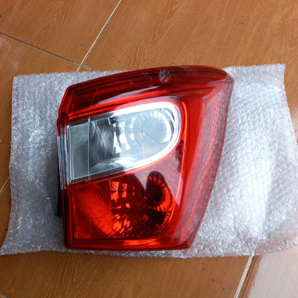 Stoplamp kanan suzuki scross sx4 original