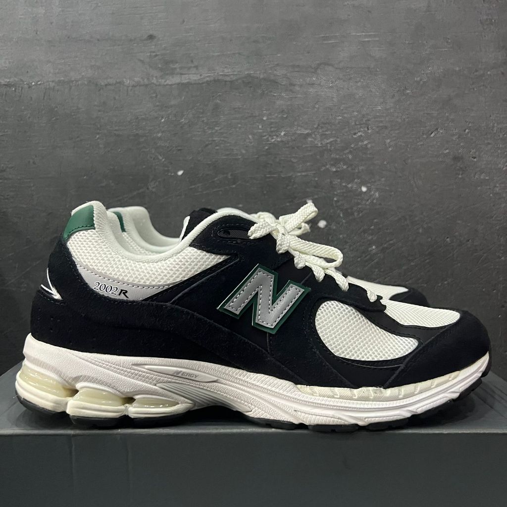 NB 2002R BL4ck M4rsh Green