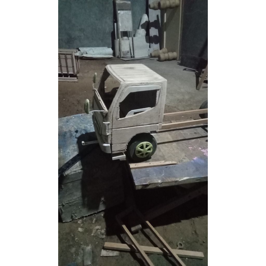 mentahan kabin miniatur truk canter skala 10