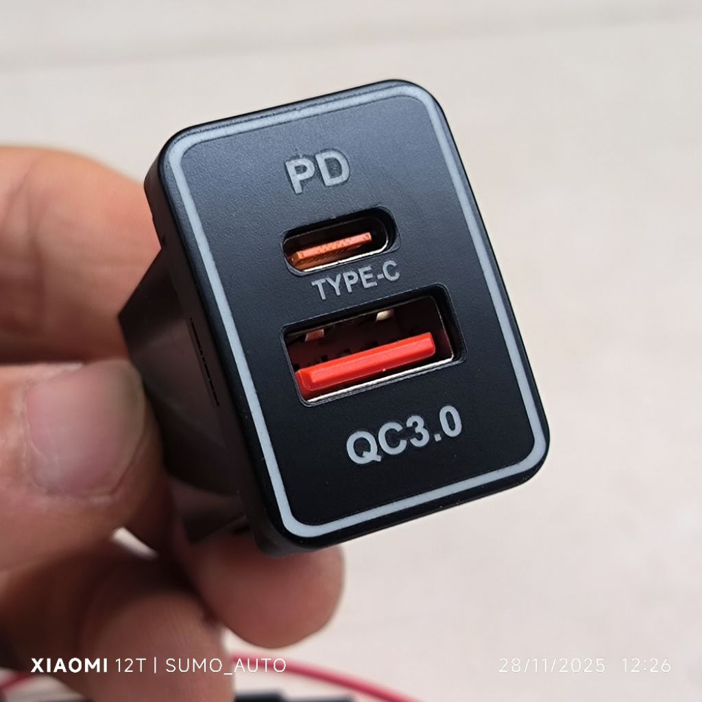 usb car charger fast charging QC 3.0/PD casan hp mobil mitsubishi pajero sport 2016-2025 mitsubishi 