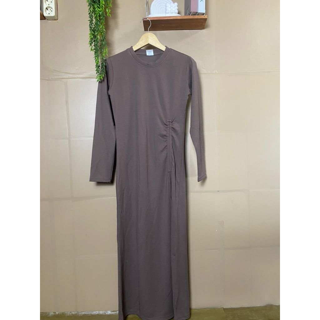 Preloved Long dress knit kerut samping