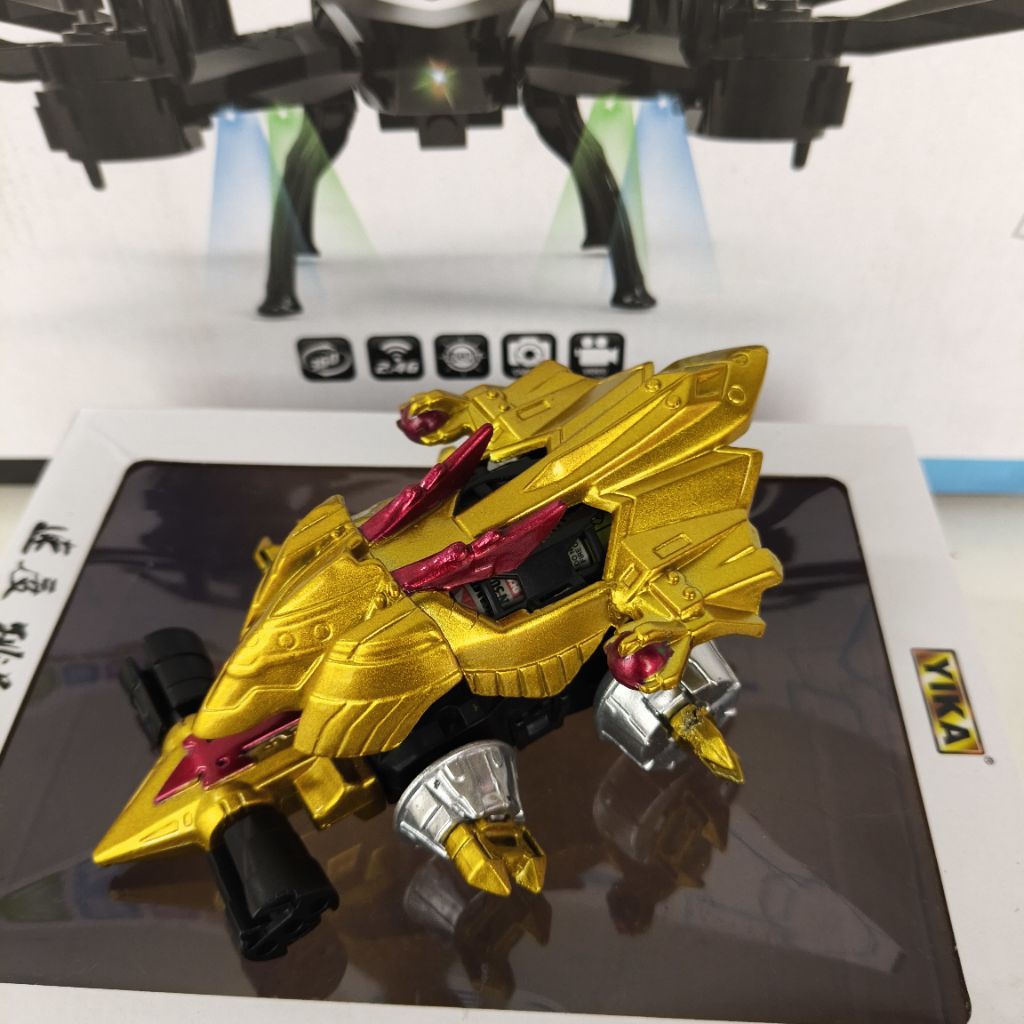 Crush Gear Gaiki Repaint gold anime (non bandai)