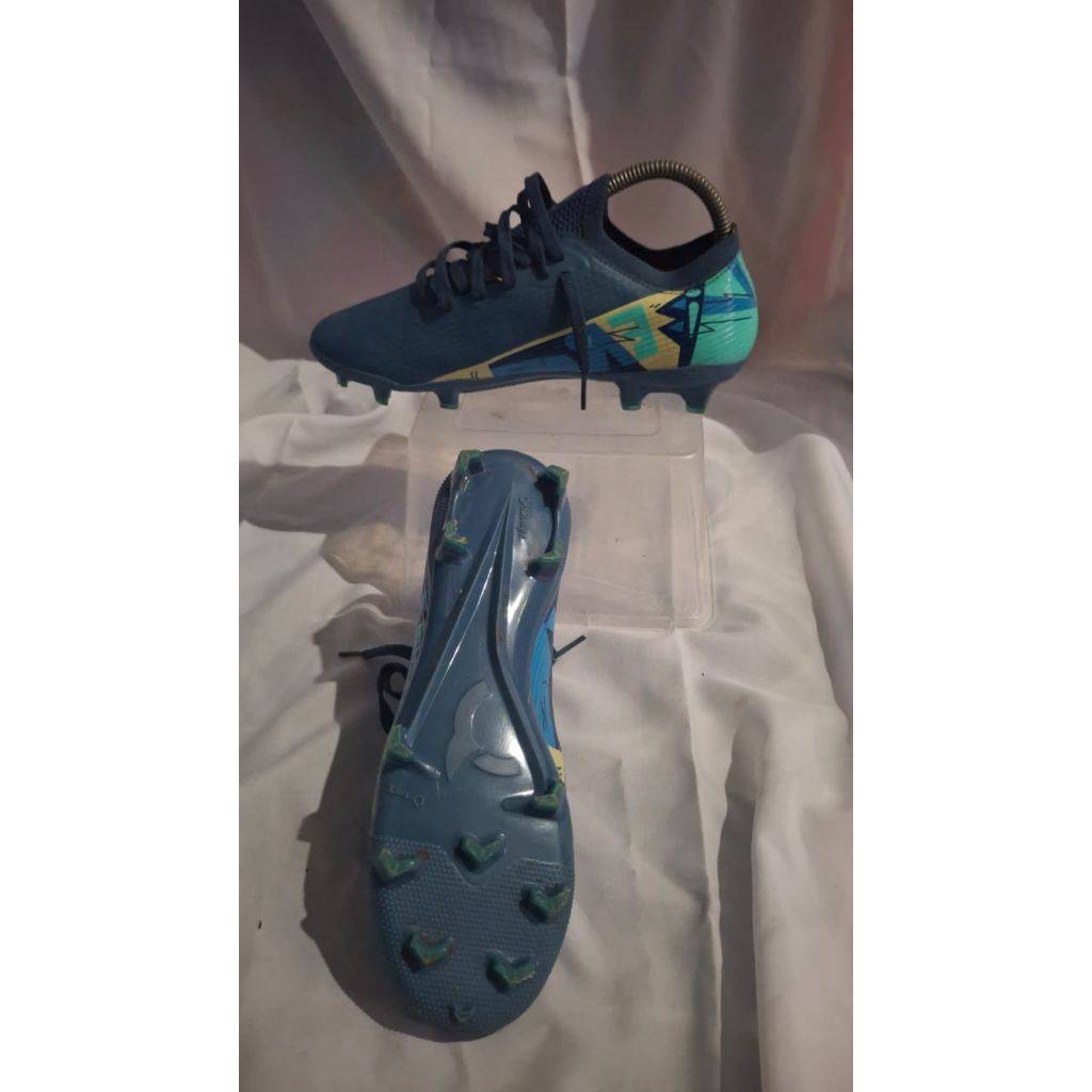 sepatu bola Ortus catalyst