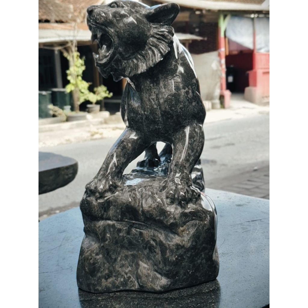 Patung harimau batu onik alami