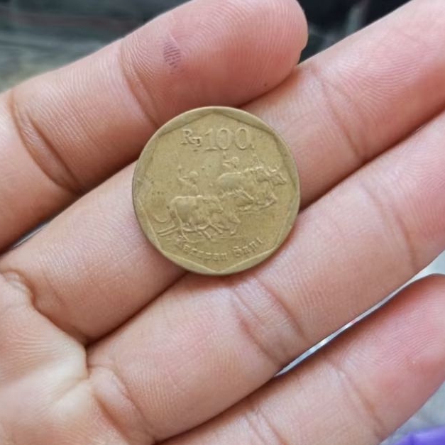 KOIN KUNO ANTIK 100 RUPIAH KARAPAN SAPI TAHUN 1995
