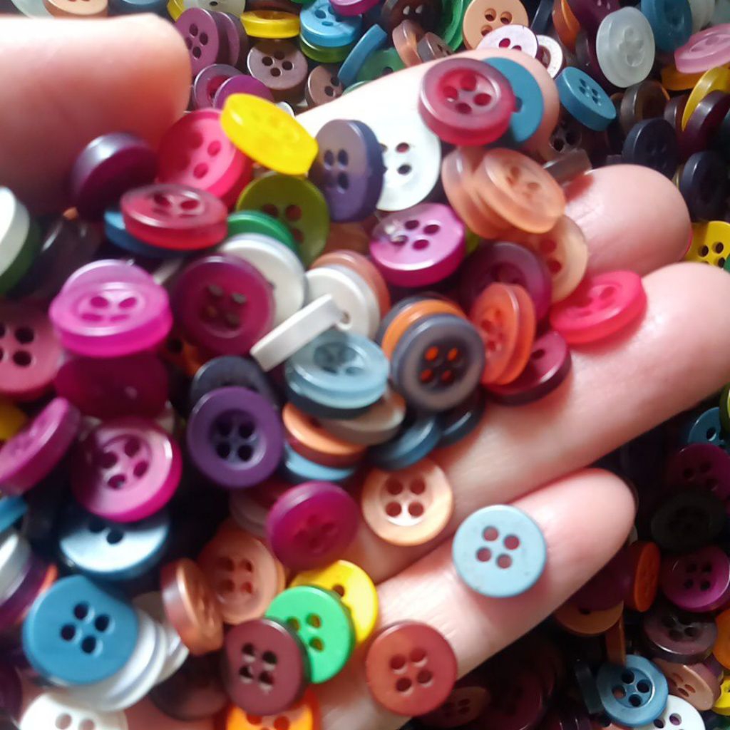 kancing baju/kancing kemeja lubang 4 warna warni pergros