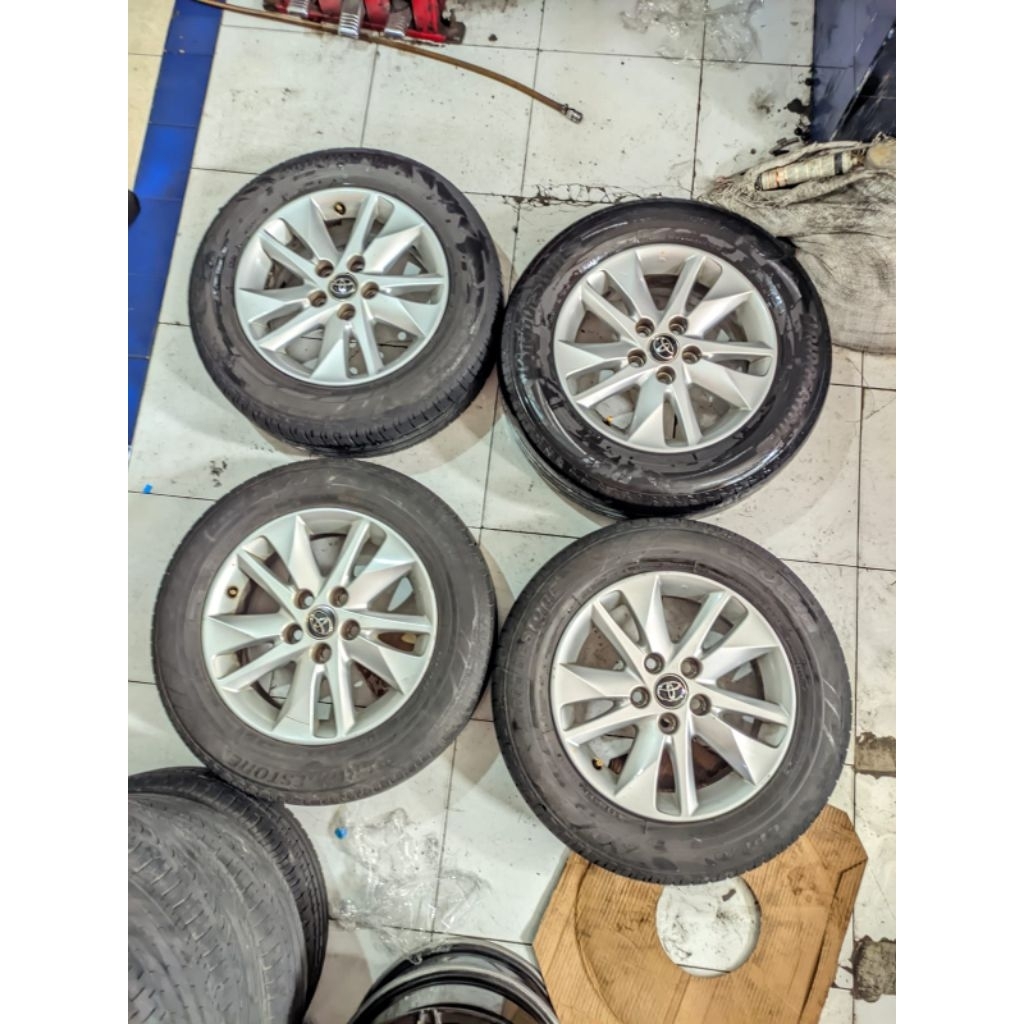 VELG MOBIL BEKAS OEM INNOVA REBORN R16 + BAN