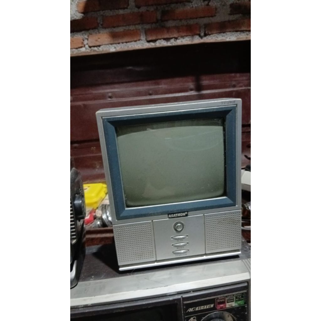 tv mini 145rb  jadul antik kuno lawas vintage display anggap mati