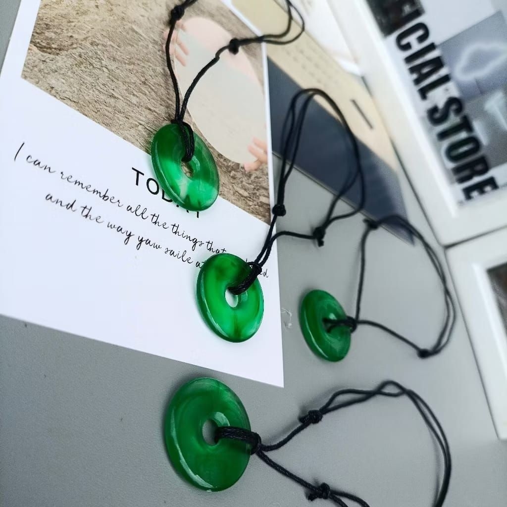 KALUNG LIONTIN GIOK / KALUNG LIONTIN KOREA / KALUNG TALI HITAM GIOK HIJAU