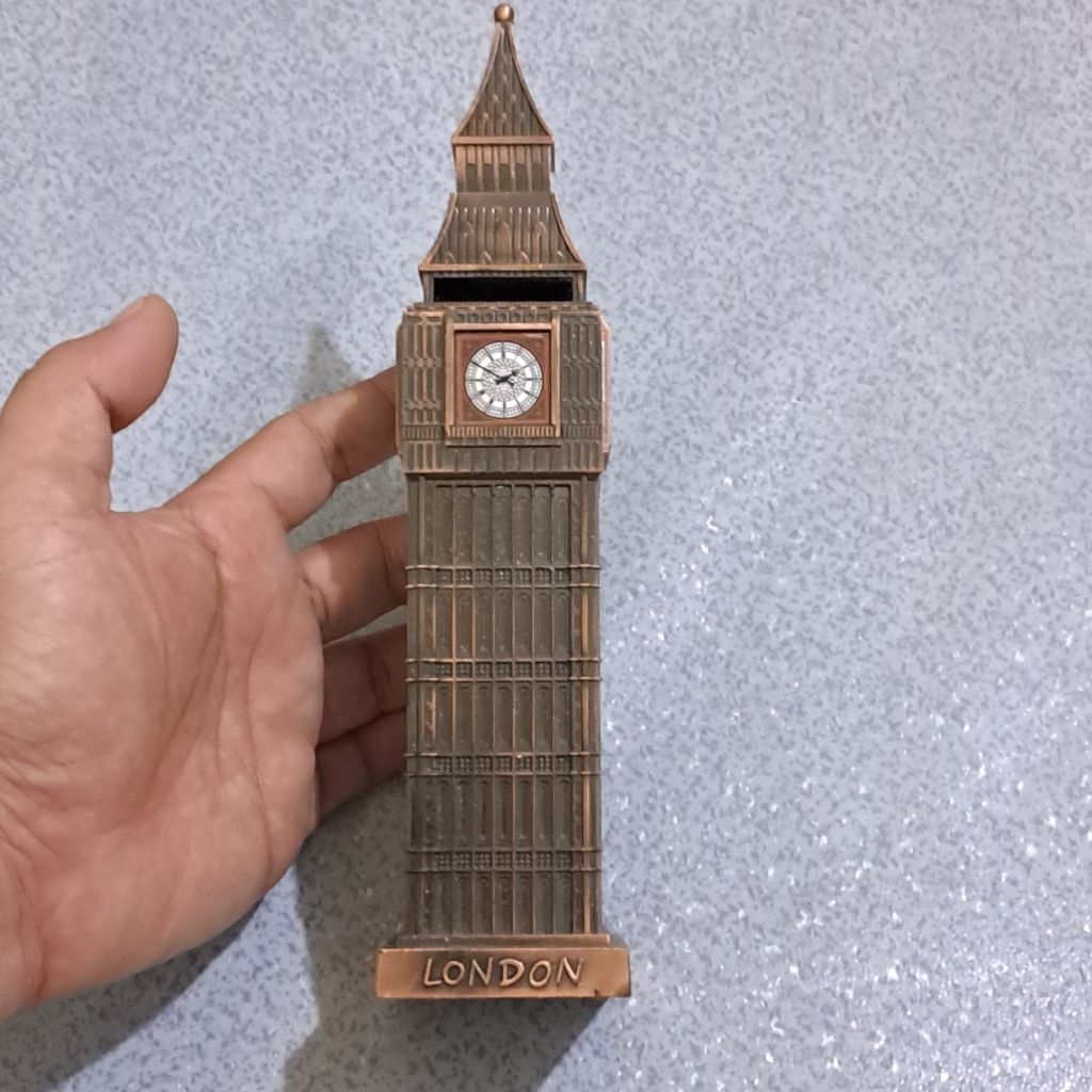 Souvenir London Jam Big Ben Full Logam Celengan