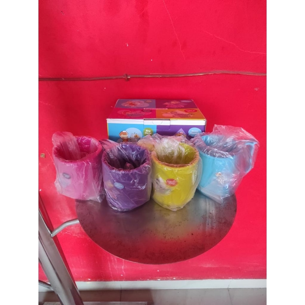 royal family micro mug Tupperware