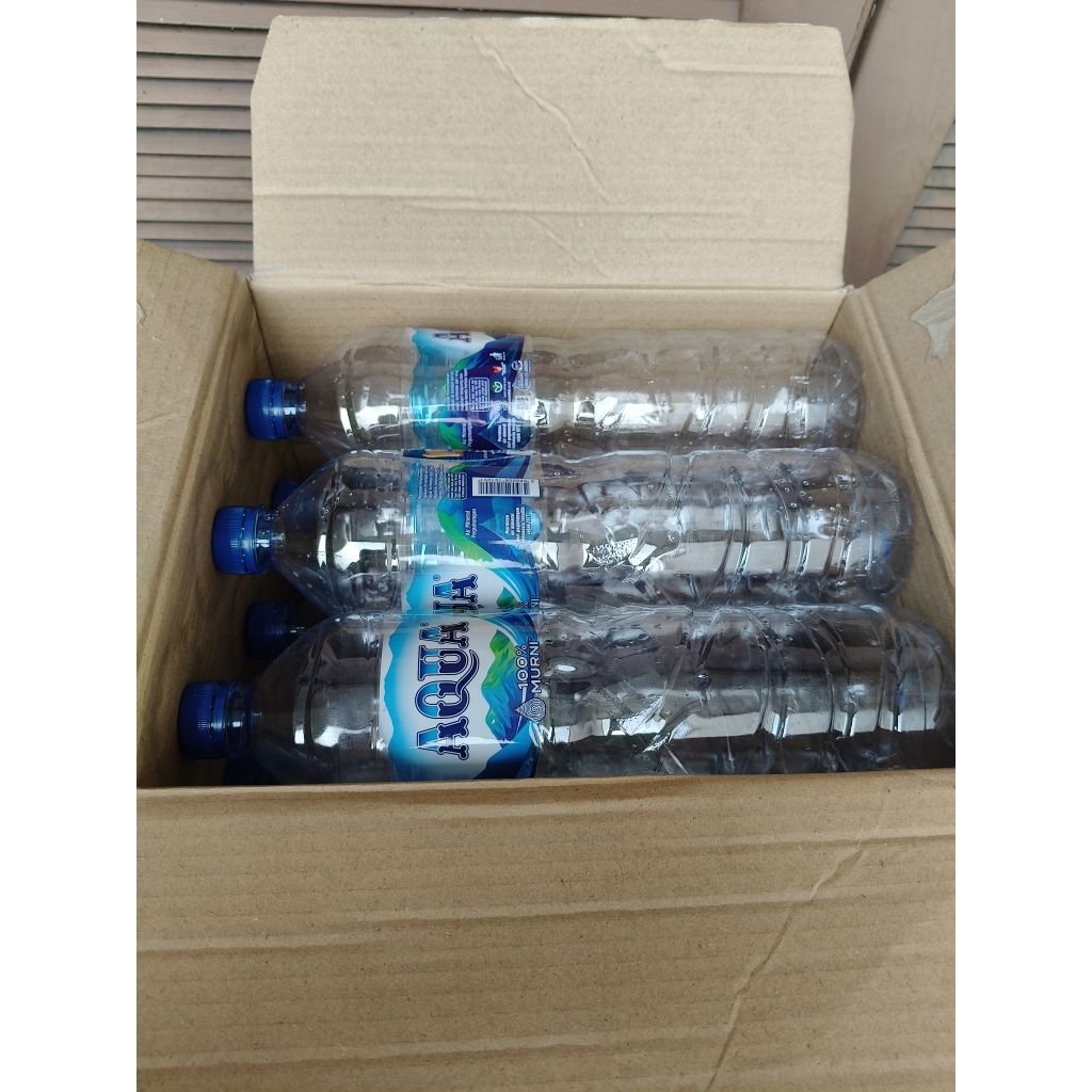 1,5L AQUA BOTOL BEKAS 1500ML  / 1 kardus isi 12 botol