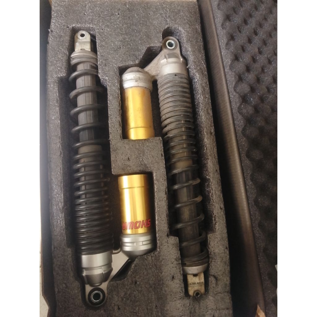 shock belakang HONDA ADV 160