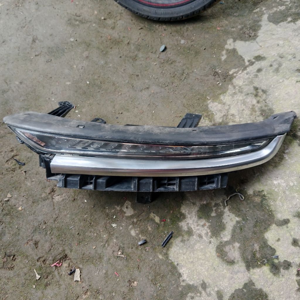 lampu drl atas wuling almaz