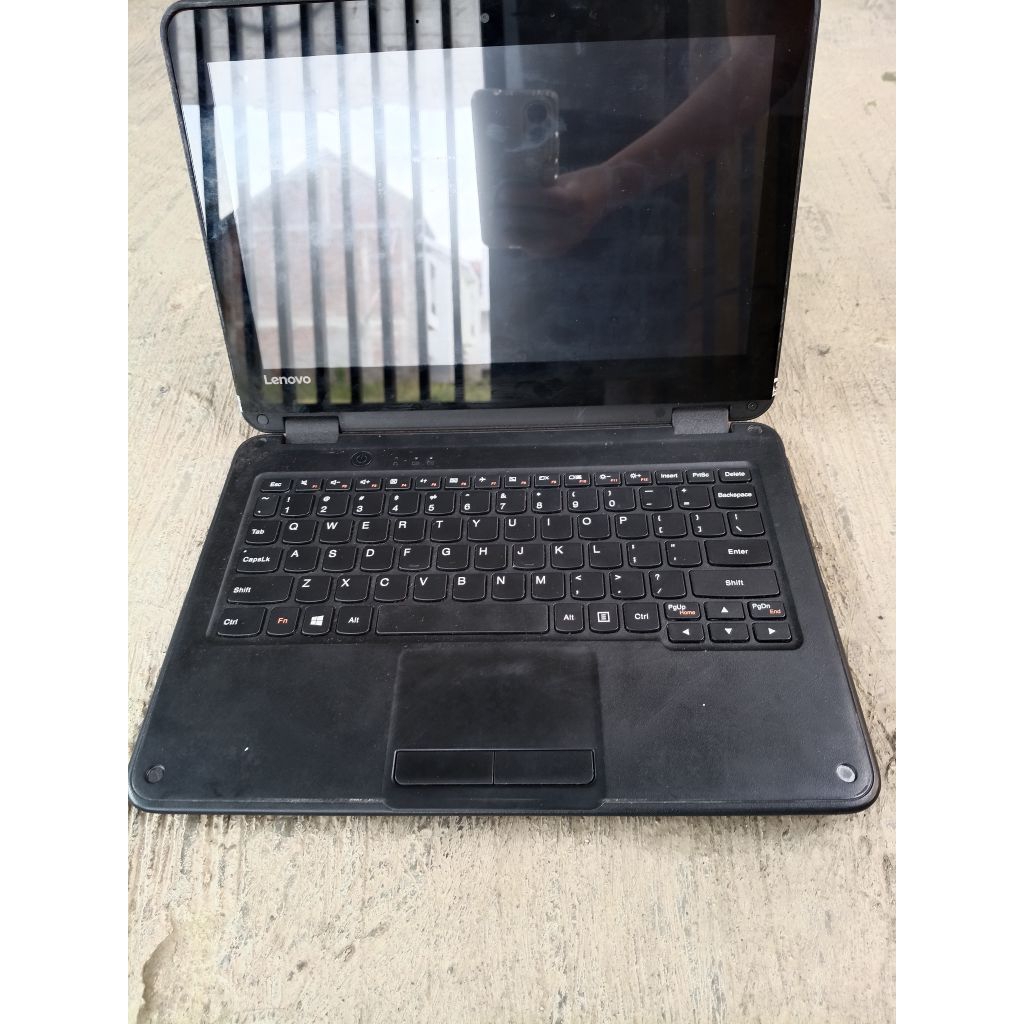 Laptop BEKAS layar lepas