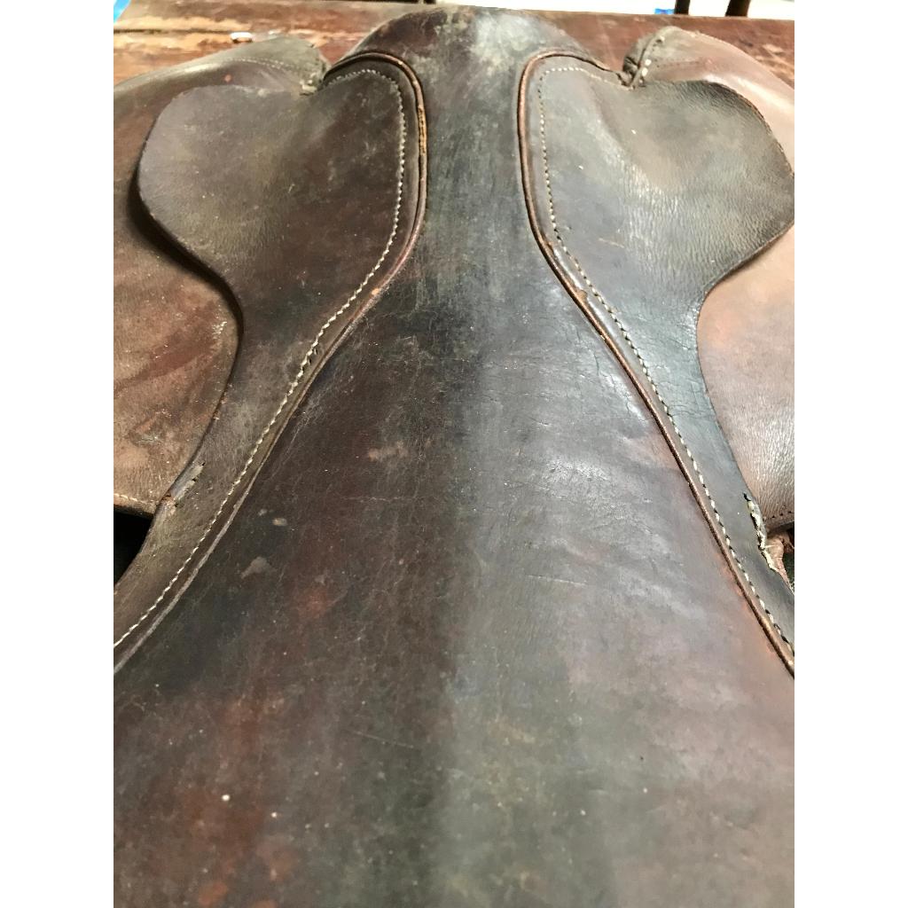 Pelana kuda kulit bekas