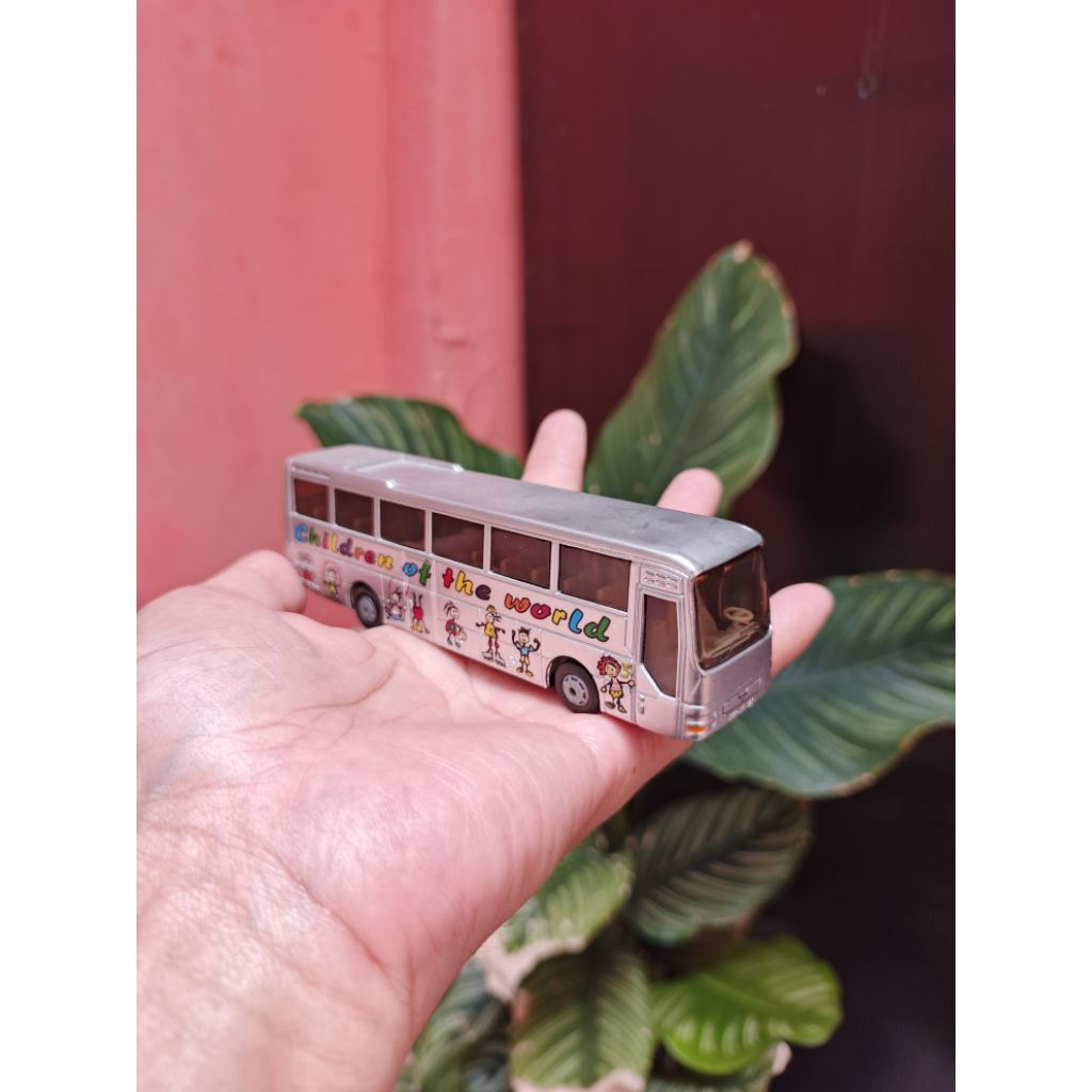 Diecast Bus SIKU Morgan 1624 Bus 1:87 Children Of The World Loose