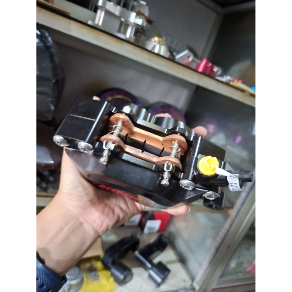 KALIPER ACCOSATO 4 PISTOM BLACK