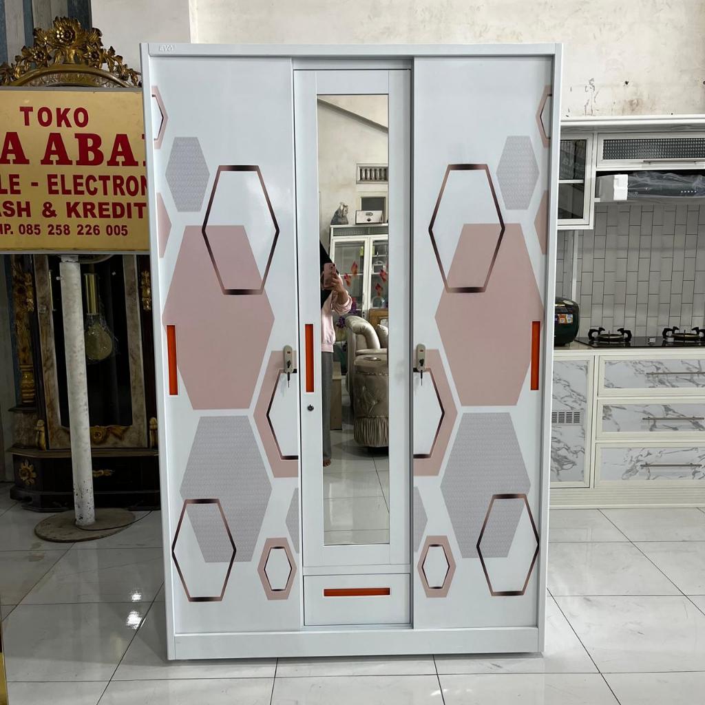 Lemari Plat Besi 3 Pintu / Lemari Pakaian / Lemari Penyimpanan / Lemari Baju