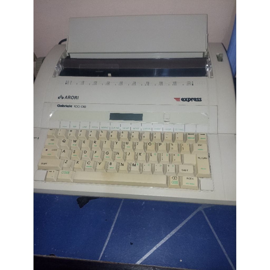 mesin ketik OLYMPIA Carina 3